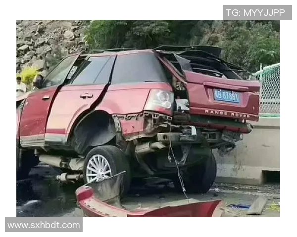 前UFC冠军菲格雷多遭受事故,防弹路虎接连翻滚未受伤 前UFC冠军菲格雷多遭受事故,防弹路虎接连翻滚未受伤